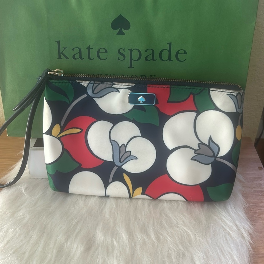 Kate Spade Dawn Breezy Floral Medium double zip wristlet, EUC